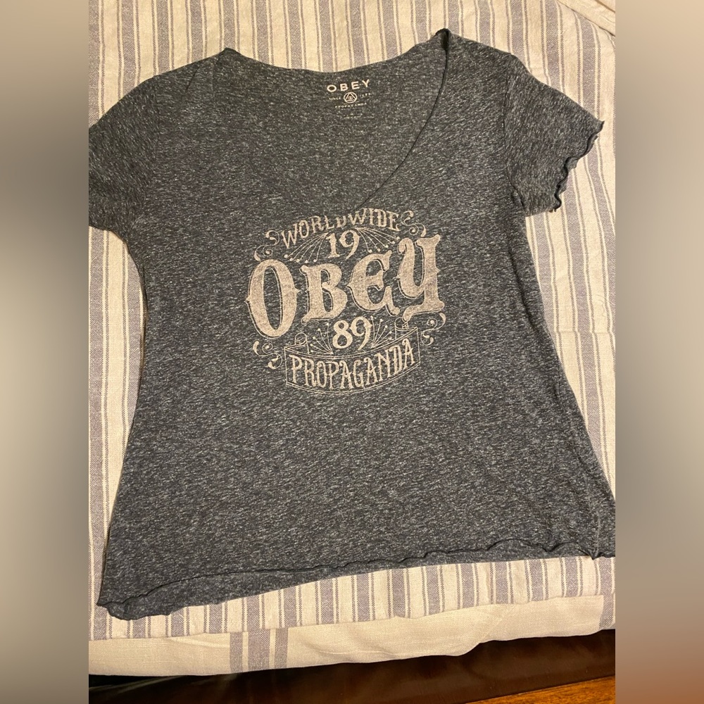 Obey tee